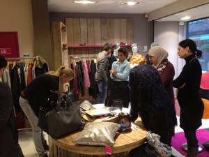Workshop Visual Merchandising etaleren, Hip & G,o vouwtechnieken
